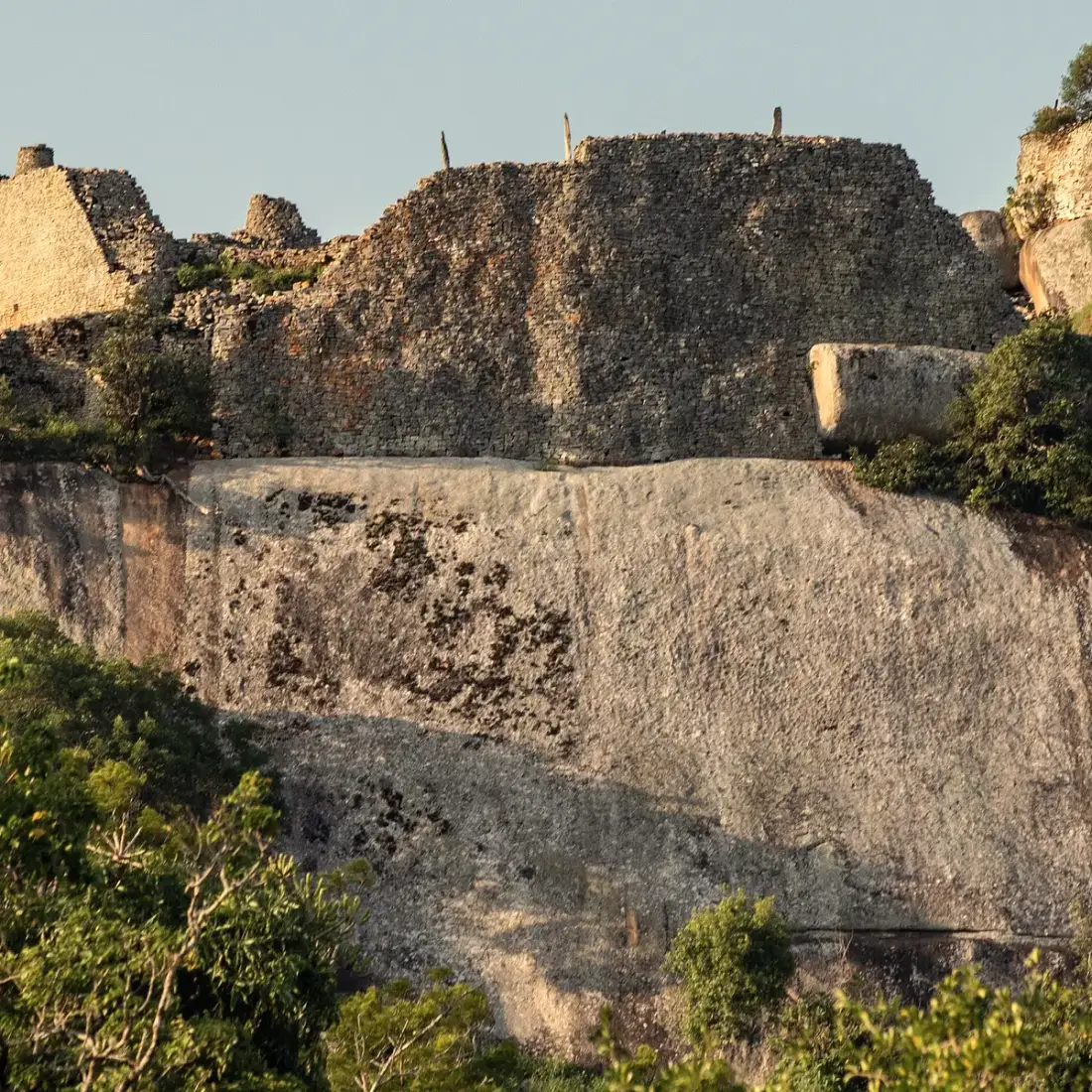 Dry-stone walling and the conical tower at Great Zimbabwe